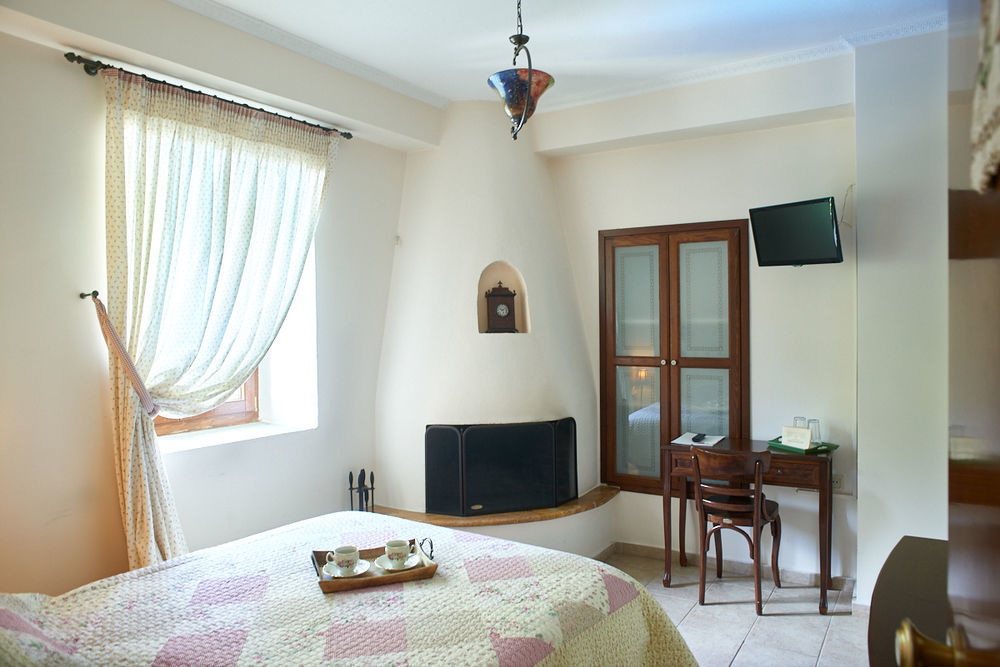 Triantafillies Guesthouse 波尔塔里亚 外观 照片
