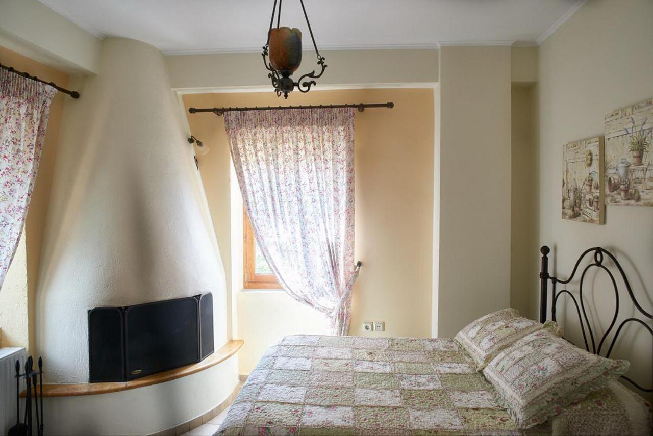 Triantafillies Guesthouse 波尔塔里亚 外观 照片