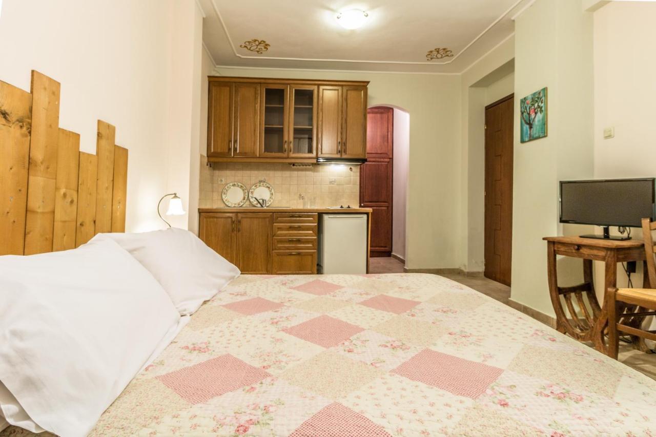 Triantafillies Guesthouse 波尔塔里亚 外观 照片